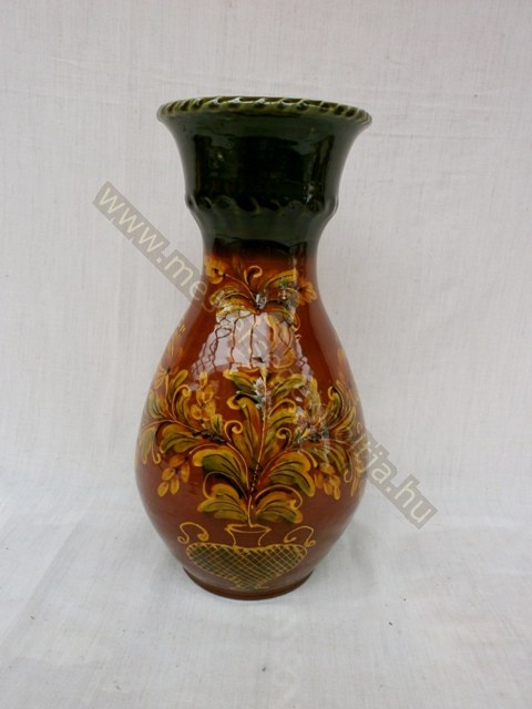 barna virágmintás váza